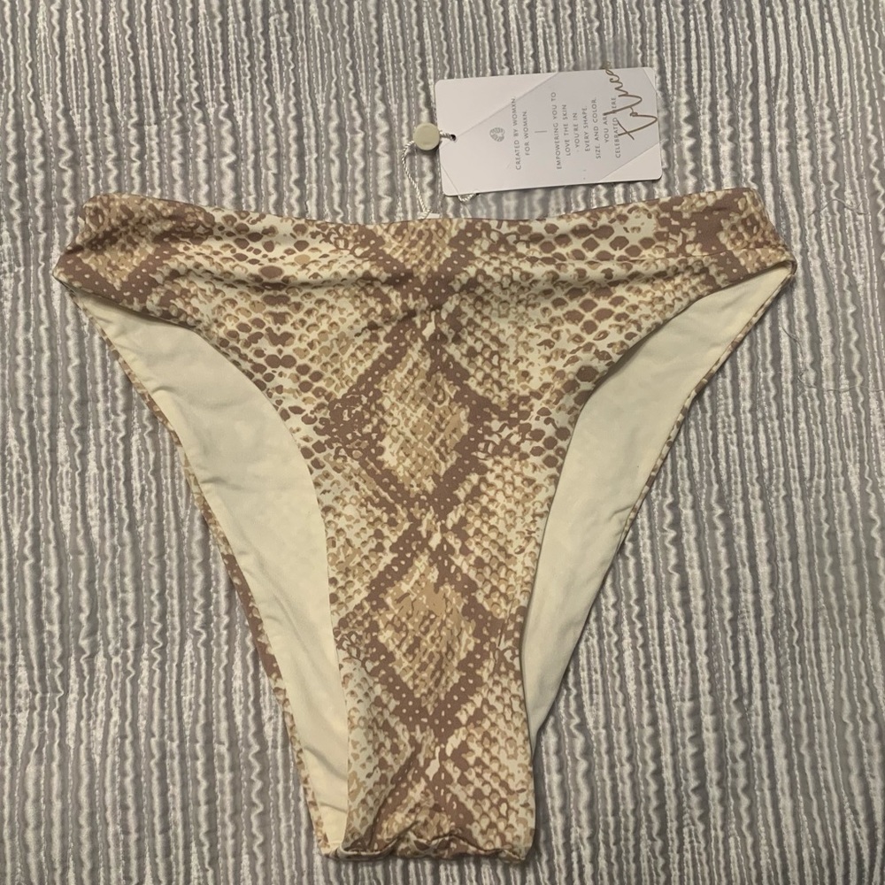 NWT Toluca Luna Midi Bottom in Reptilia (M)